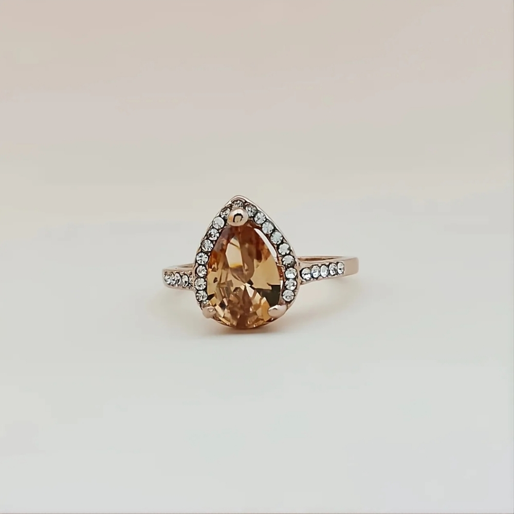 2.50 C Pear Shape Simulated Pink Morganite & White CZ Elegant Ring. - Picture 2 of 8